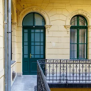 Jenny Luxury Two Bedrooms Apartment. Apartment
